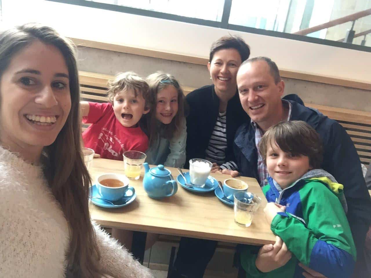 au pair con su host family