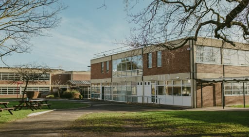 Alexandra College – Internado